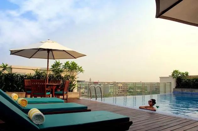Lemon Tree Premier City Center Gurugram - Havuz