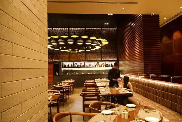 Lemon Tree Premier City Center Gurugram - Yerinde Yemek