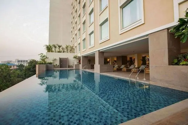 Lemon Tree Premier City Center Pune - Havuz