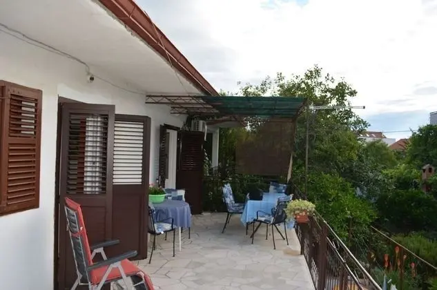 Lenka - Great Location & Free Parking - A1