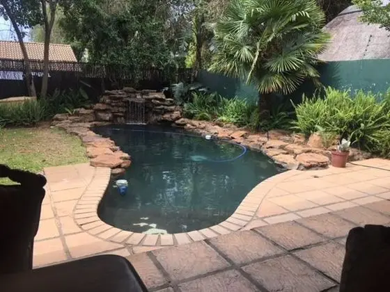 Lenox Lodge Guesthouse - Havuz