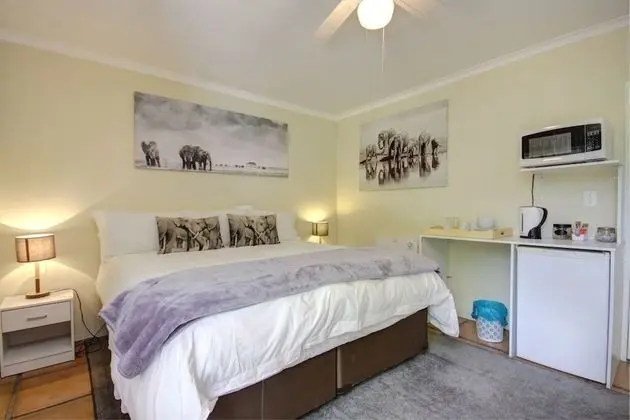 Lenox Lodge Guesthouse - Oda