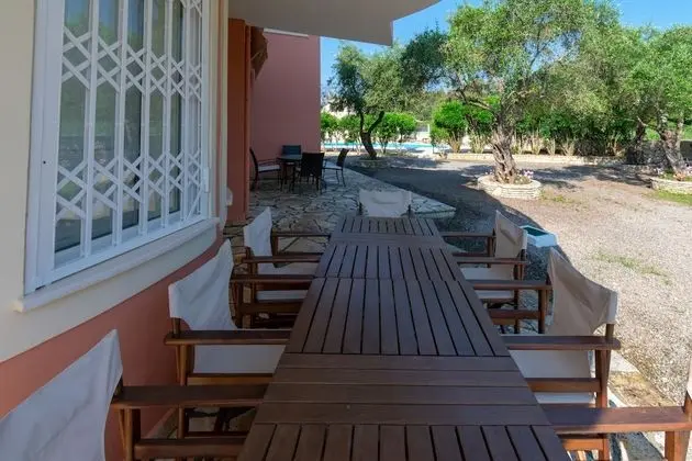Villa Leo Dassia Corfu - Yerinde Yemek