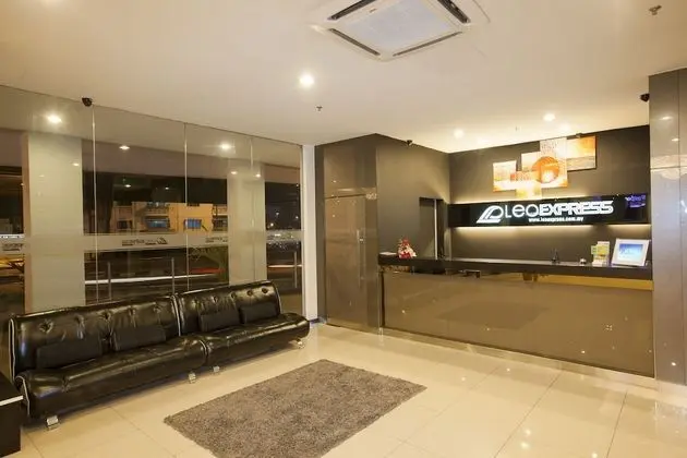 Leo Express Hotel - Lobi
