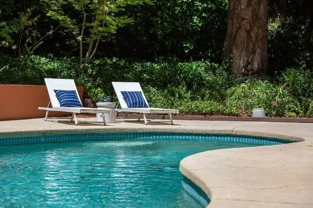 León by Avantstay Private Breathtaking Character Cottage w/ Pool & Hot Tub - İç Mekan