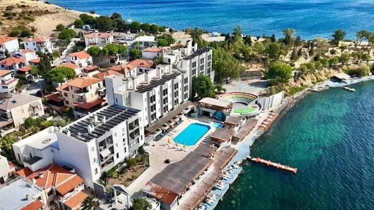 Leon Beach Hotel