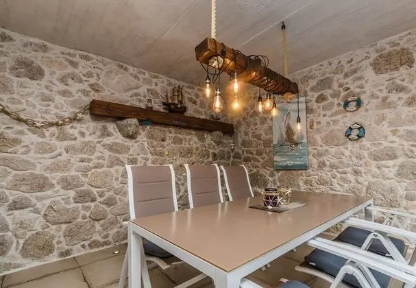 Leonarda - Luxury Stone House - H