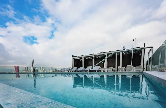 Leonardo Royal Hotel Barcelona Fira - Havuz