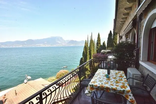 Leonardo Walsh Apartment