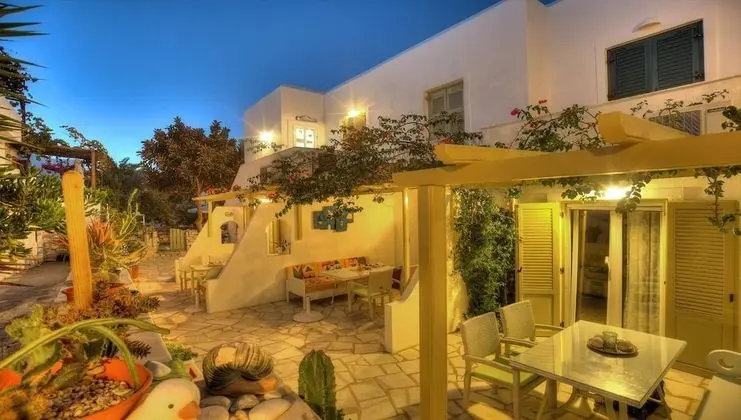 Leonardos Apartments - Dış Mekan