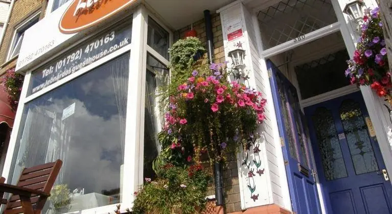 Leonardos Guest House