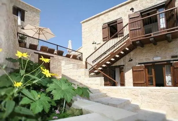 Leonidas Village Houses