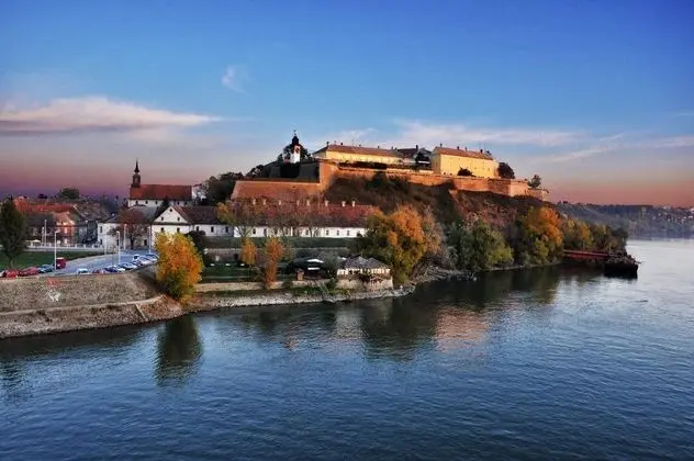 Leopold I Garni Hotel
