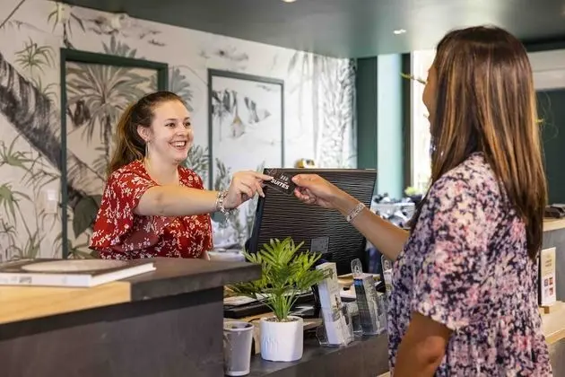 Les Lodges - Parrot World