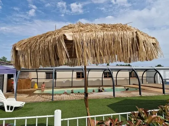 Les P'tites Maisons dans la Prairie - Öne Çıkan Resim
