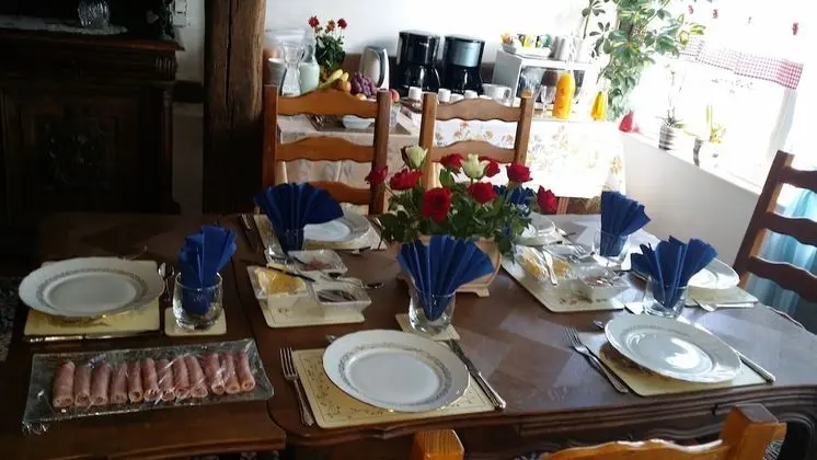 Les Trois Cheminees Chambre d'Hôtes - Yerinde Yemek
