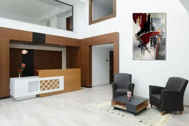 HOTEL LESCURE MEGRINE