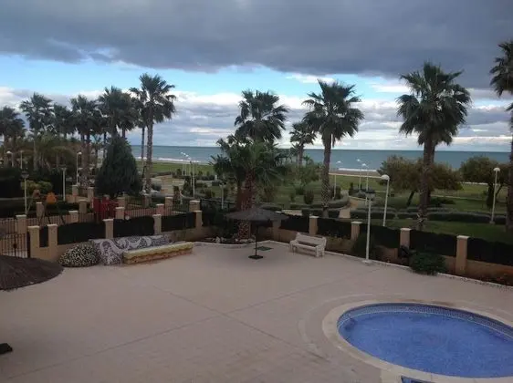 LET 4 U Cala Blanca I Frontal