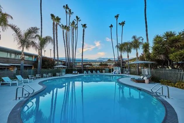 The Leta Santa Barbara Goleta, Tapestry Collection by Hilton - Havuz