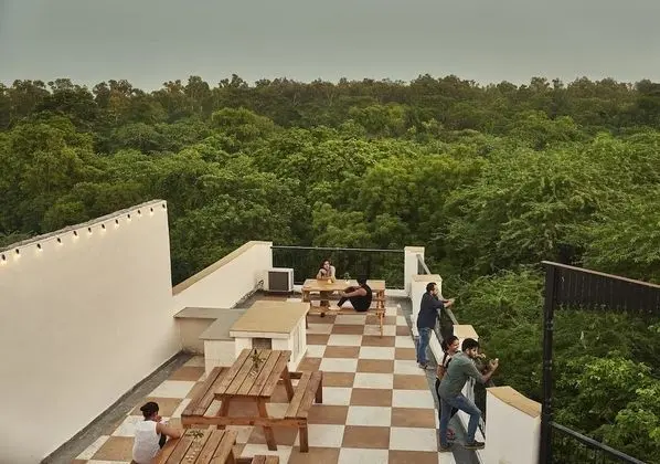 LetsBunk Poshtel