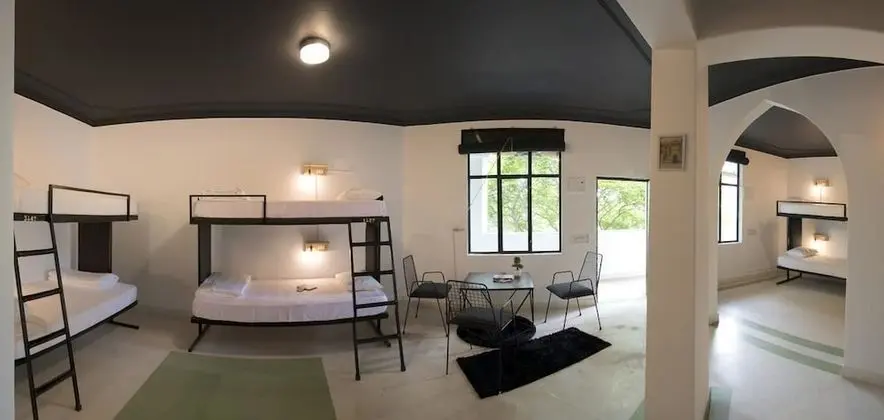 LetsBunk Poshtel - Oda