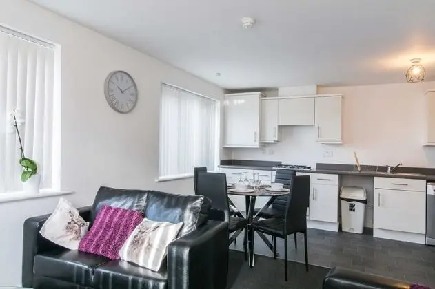Levon House, Coventry - 2 Bedroom Apartment - Mutfak