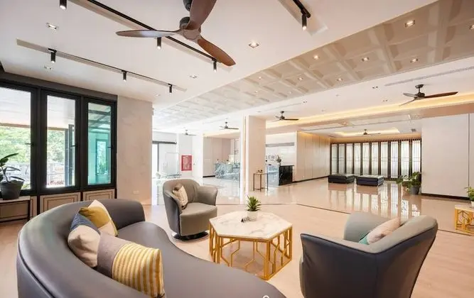 Lewit Hotel - Lobi