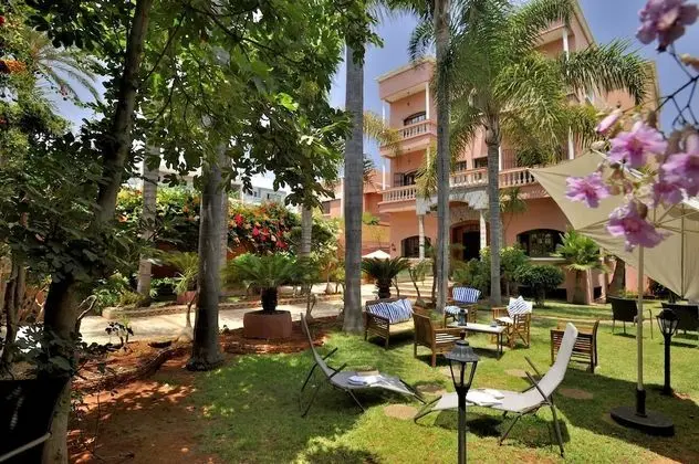 Lhostel - Dış Mekan