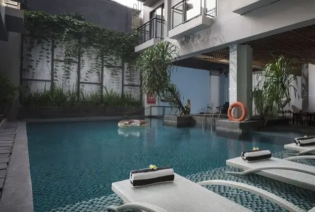 Hotel Liberta Seminyak - CHSE Certified - Havuz