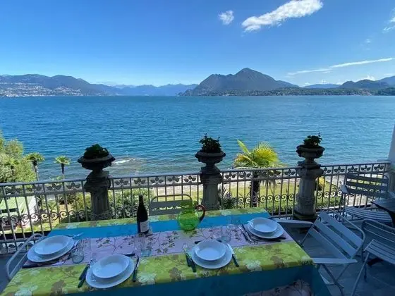 Liberty Apartment on the Lake With Beach Near the Center of Stresa