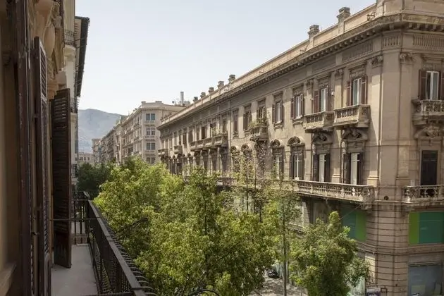 Liberty Apartment Near Santa Cecilia Theatre by Wonderful Italy