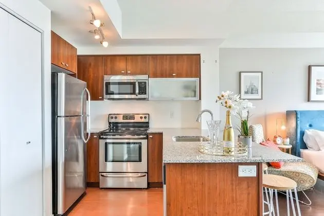 Liberty Village Condo w Parking - Mutfak