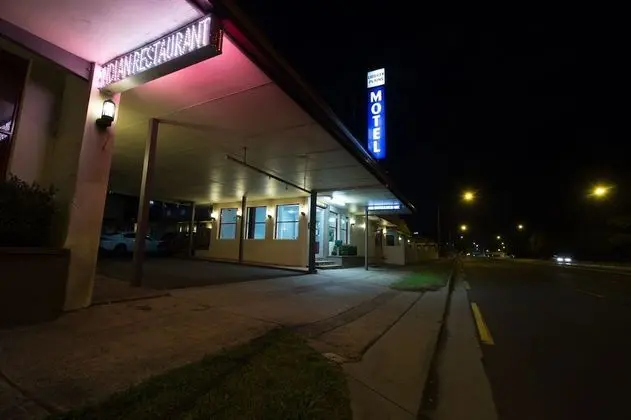 Liberty Plains Motor Inn - Dış Mekan