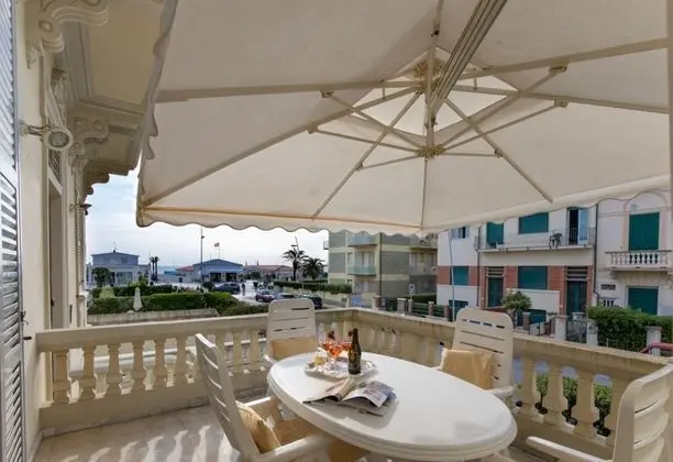 Lido Beach Apartment
