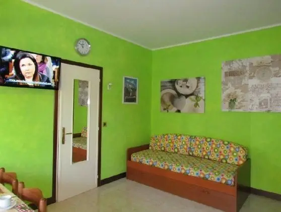 Lido Dei Pini Near Beach And Shopping Street