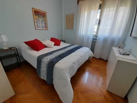 Lido House Garden near Beach and Ferry