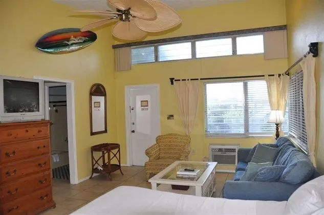 Lido Islander Inn and Suites