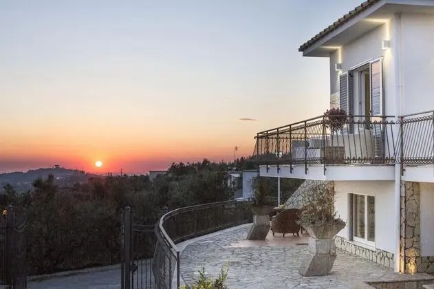 Villa Ligea With Private Swimming Pool Sea View and Parking