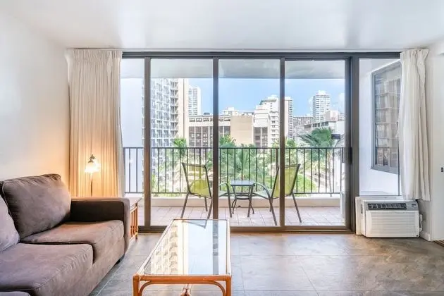 Light & Airy 8th Floor Ocean View Condo With Lanai by Redawning