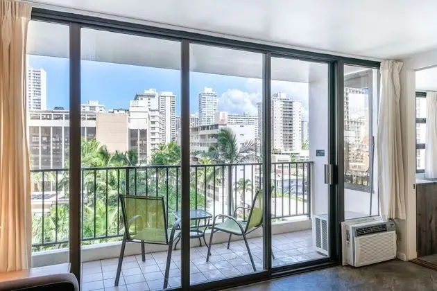 Light & Airy 8th Floor Ocean View Condo With Lanai by Redawning