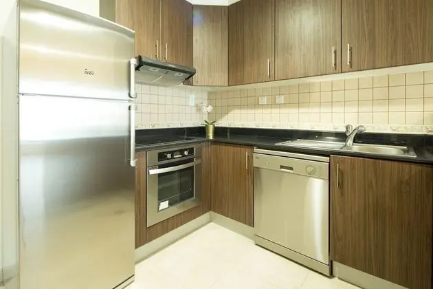 Light & Contemporary 1BR in Marina - Sea Views! - İç Mekan