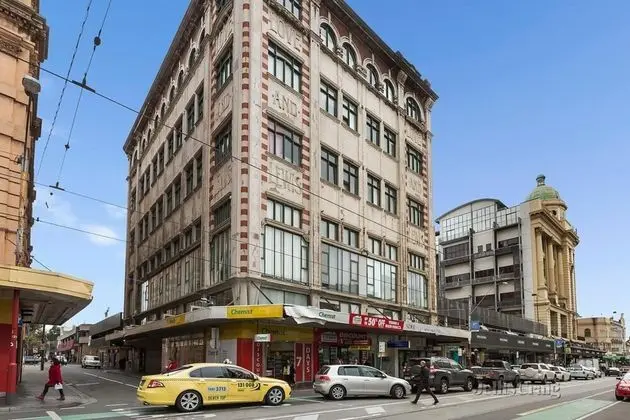 Light-filled Converted Warehouse 2 Bedroom Apartment in Prahran - Dış Mekan