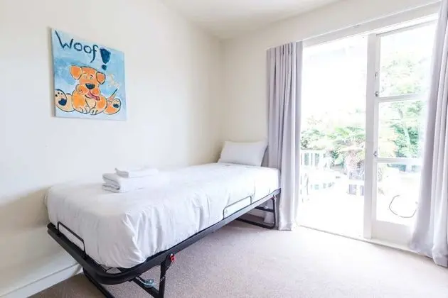 Light-filled Newly Renovated 3 Bedroom Villa in Remuera