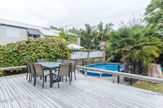 Light-filled Newly Renovated 3 Bedroom Villa in Remuera