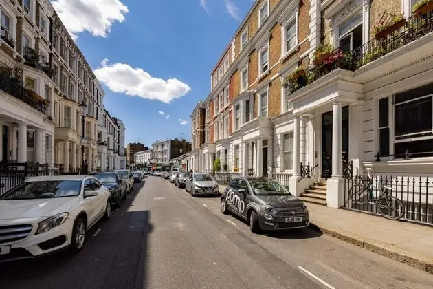 Light-filled Studio With AC - Earl s Court