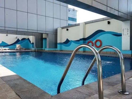 Light and Modern Studio in Jlt! Sleeps 3!