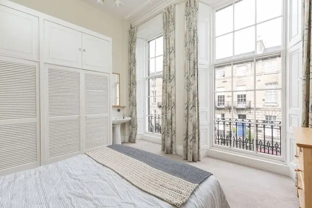 Light and Spacious 2 Bedroom Flat in Heart of Edinburgh - Oda