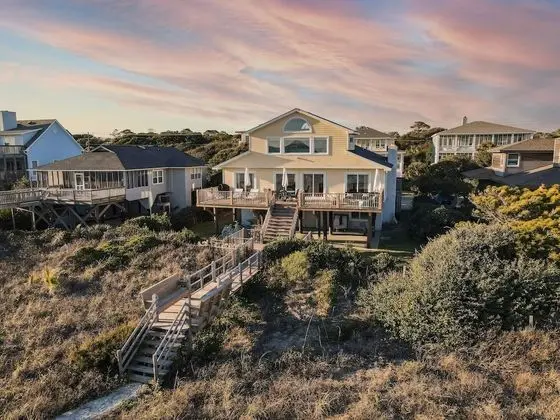 Lighthouse by Avantstay Beachfront View Home w/ Pool Table & Ping Pong