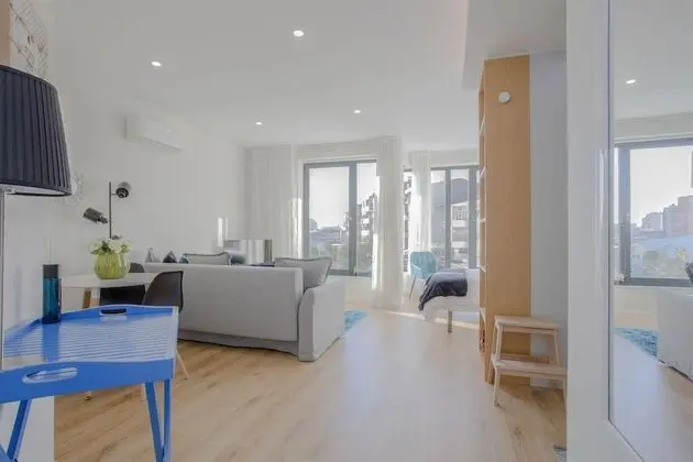 Liiiving | Bright Light Studio