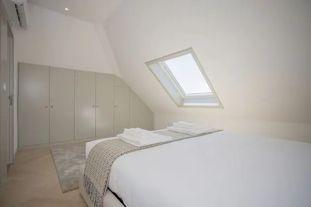 Liiiving - Luxury Beachfront Apartment V